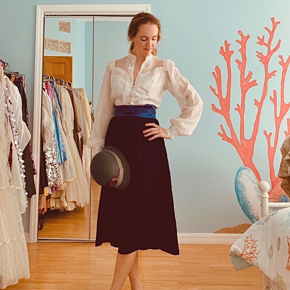 SOLD Jessica’s Gunnies Gunne Sax Blue Velvet Midi Skirt - Picture 5 of 10